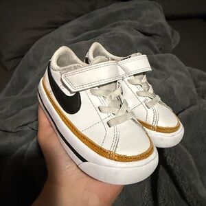 Toddler 7 Nike Kids White and Gold Sneakers